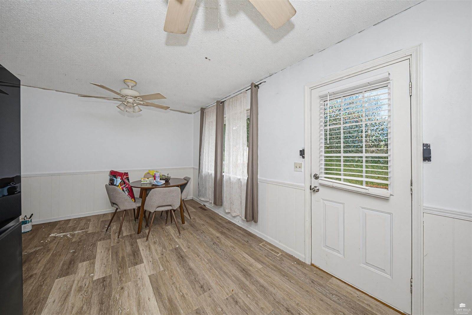 610 Knollwood Street, Wakefield, KS 67487