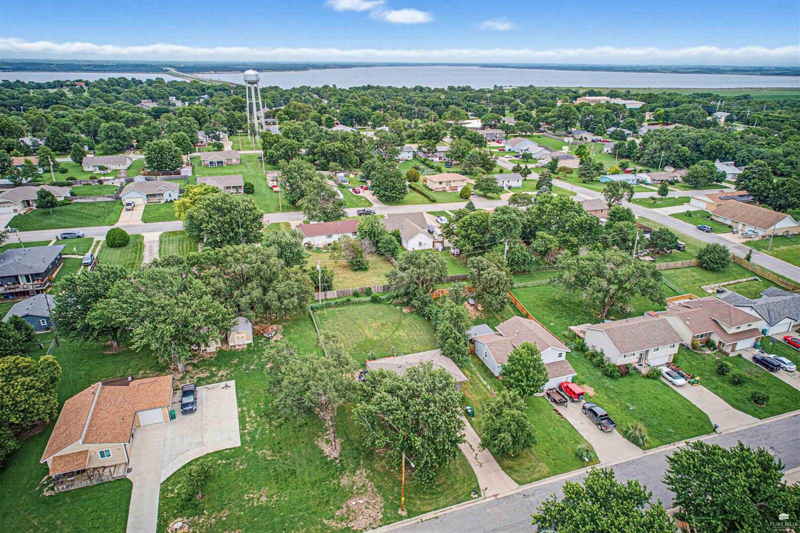 610 Knollwood Street, Wakefield, KS 67487