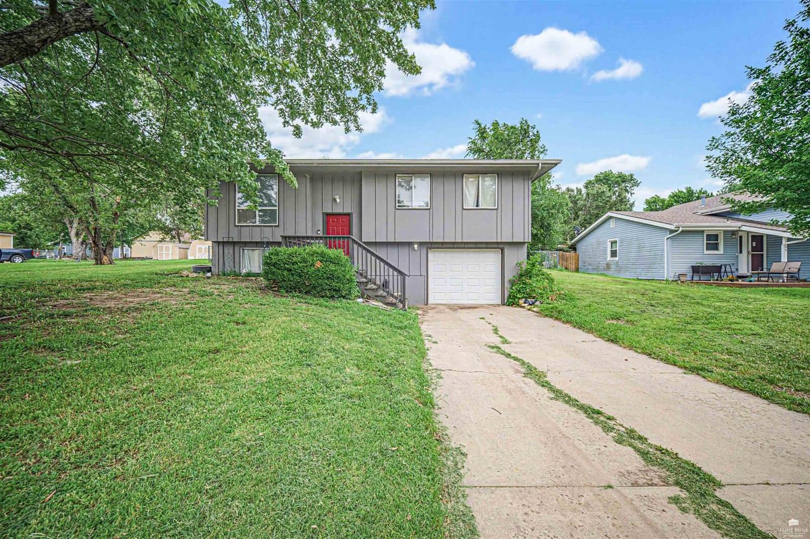 610 Knollwood Street, Wakefield, KS 67487