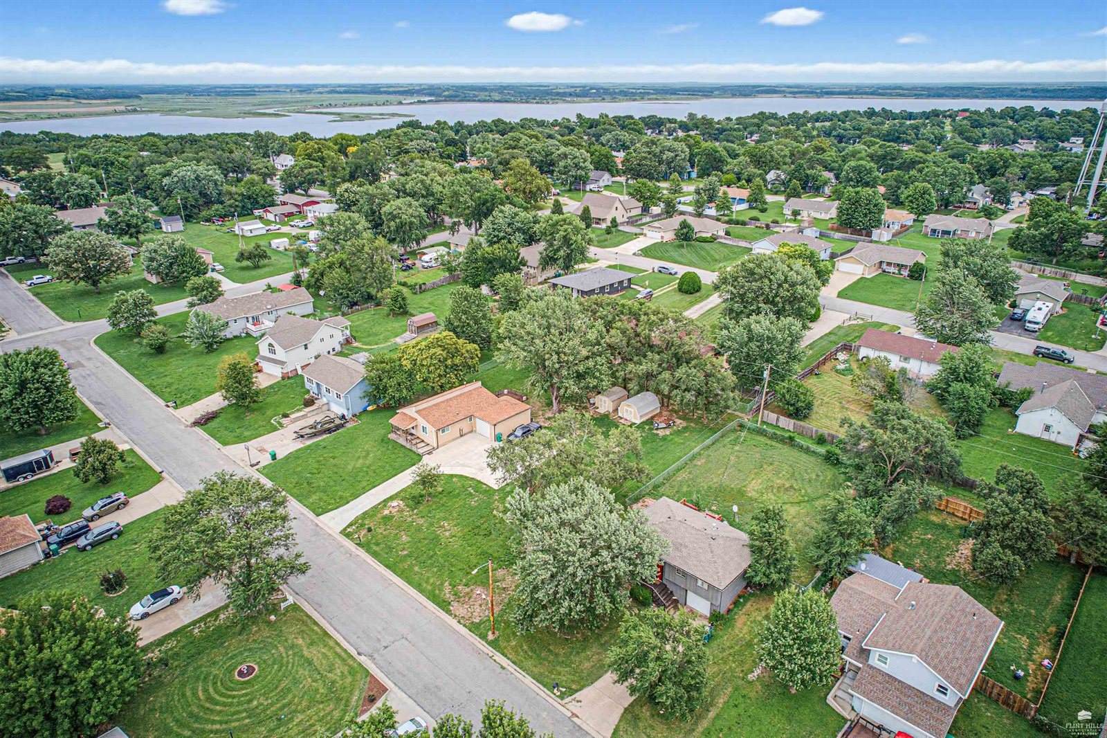 610 Knollwood Street, Wakefield, KS 67487