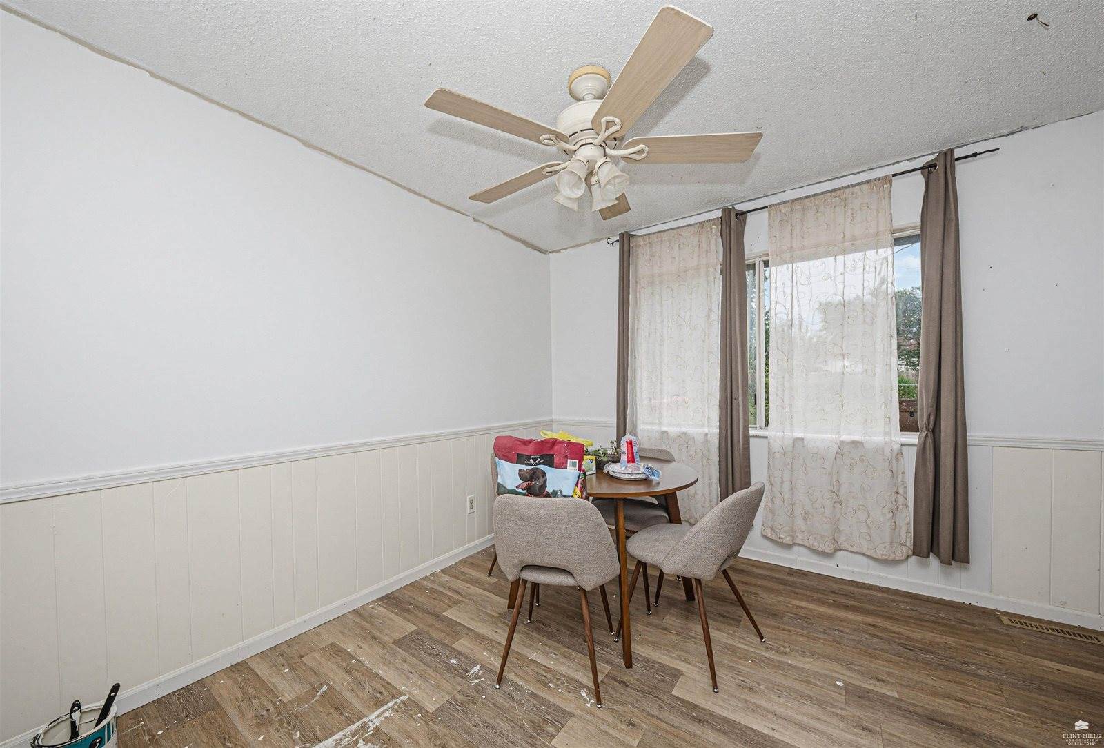 610 Knollwood Street, Wakefield, KS 67487