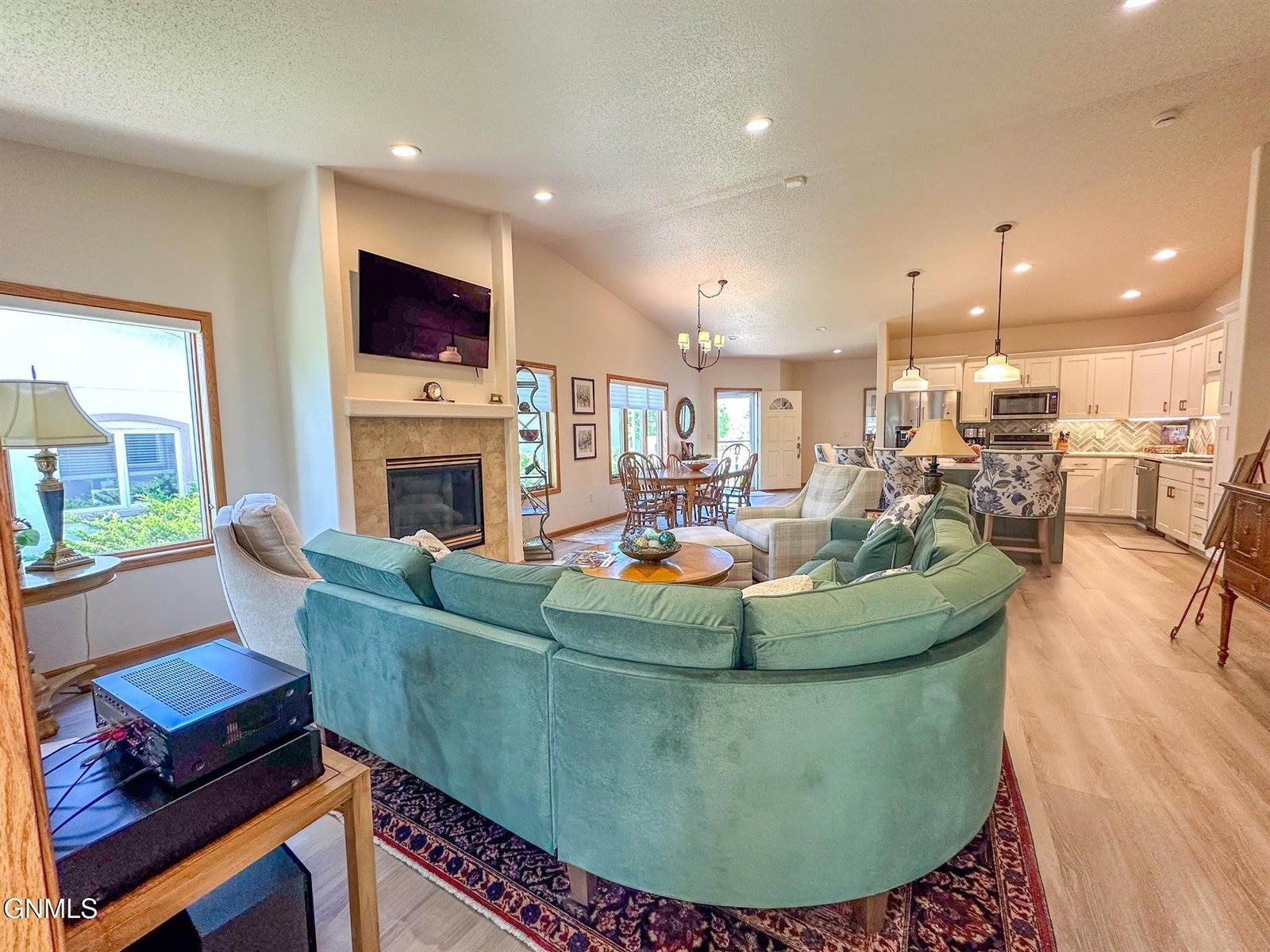 1959 Mesquite Loop, Bismarck, ND 58503