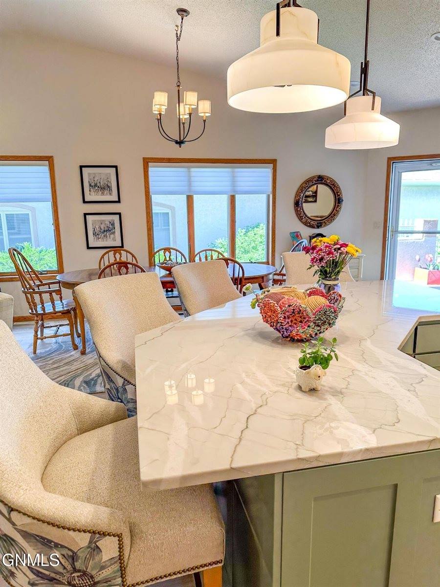 1959 Mesquite Loop, Bismarck, ND 58503