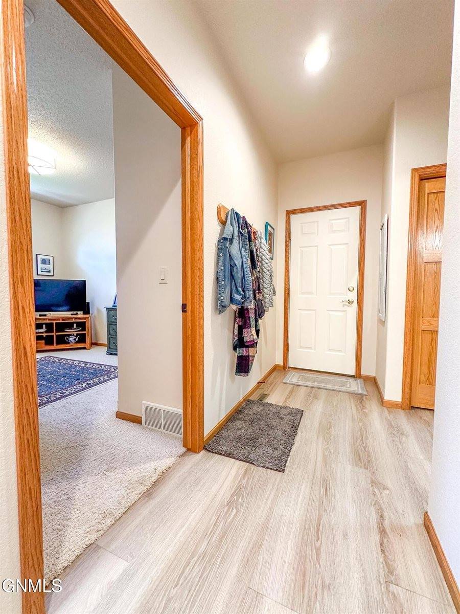 1959 Mesquite Loop, Bismarck, ND 58503