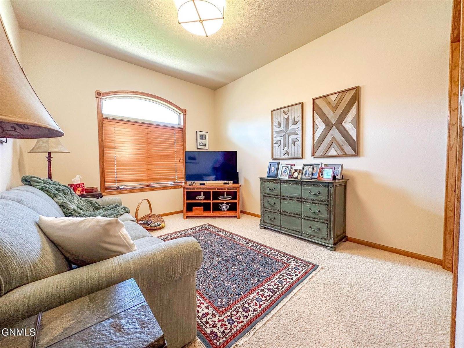 1959 Mesquite Loop, Bismarck, ND 58503