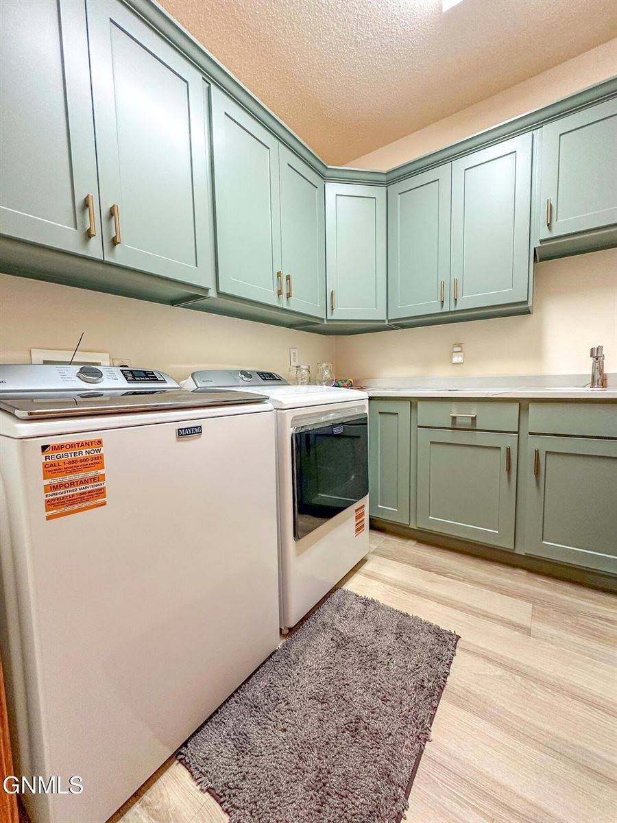 1959 Mesquite Loop, Bismarck, ND 58503