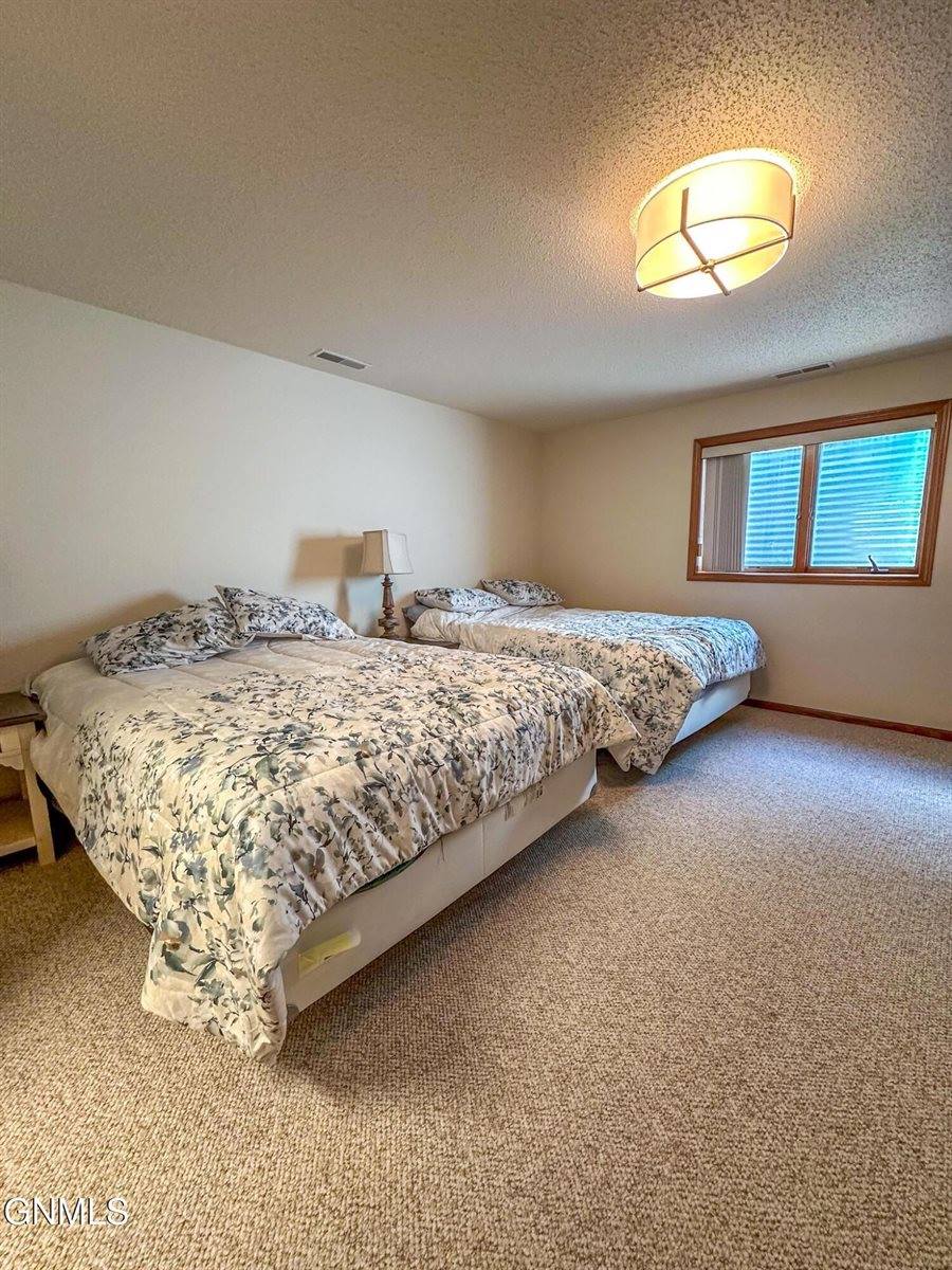 1959 Mesquite Loop, Bismarck, ND 58503