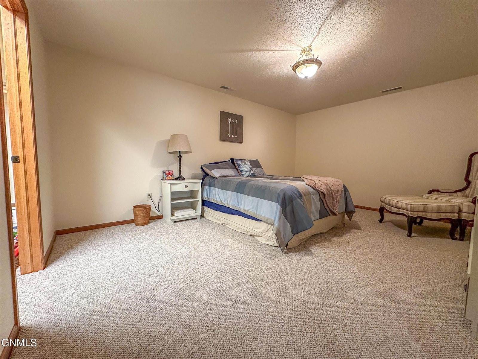 1959 Mesquite Loop, Bismarck, ND 58503