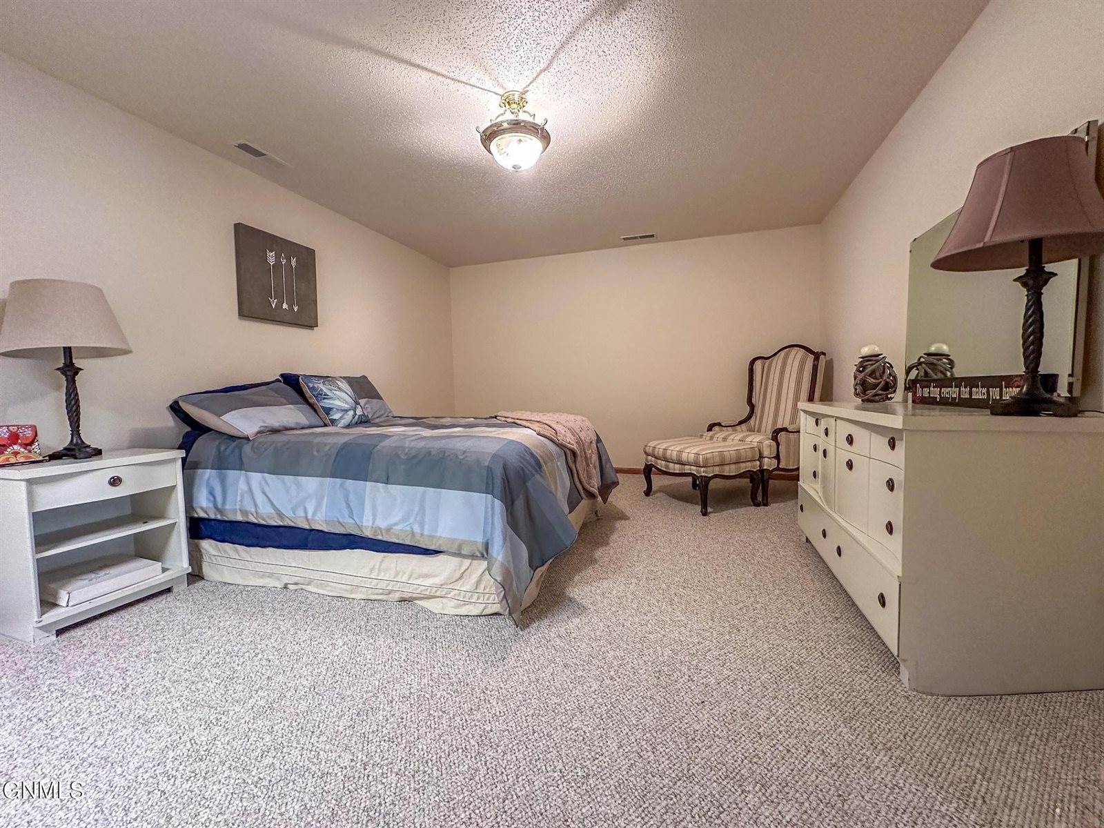 1959 Mesquite Loop, Bismarck, ND 58503