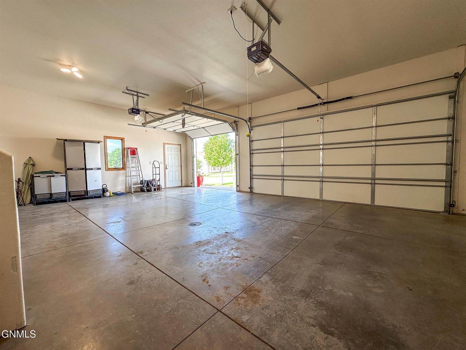 1959 Mesquite Loop, Bismarck, ND 58503
