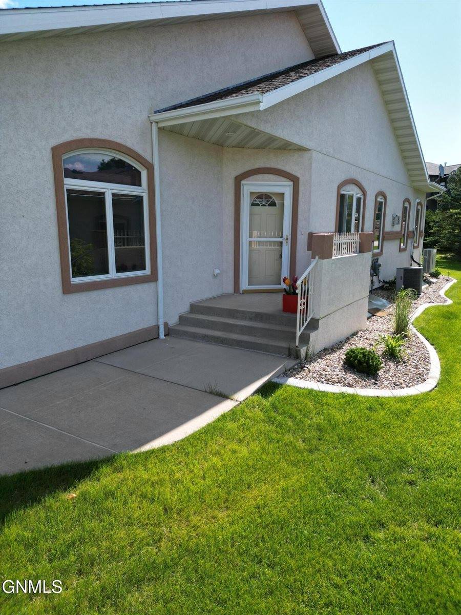 1959 Mesquite Loop, Bismarck, ND 58503