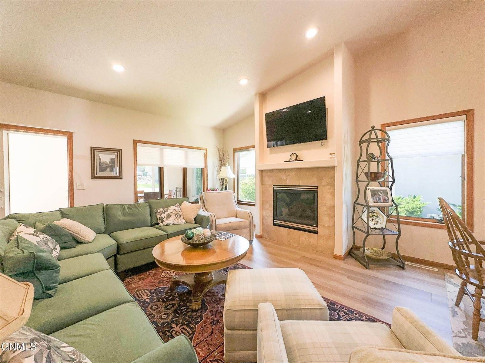 1959 Mesquite Loop, Bismarck, ND 58503