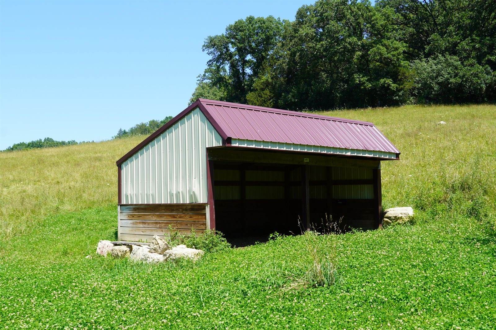2839 Blair Rd, New Albin, IA 52160