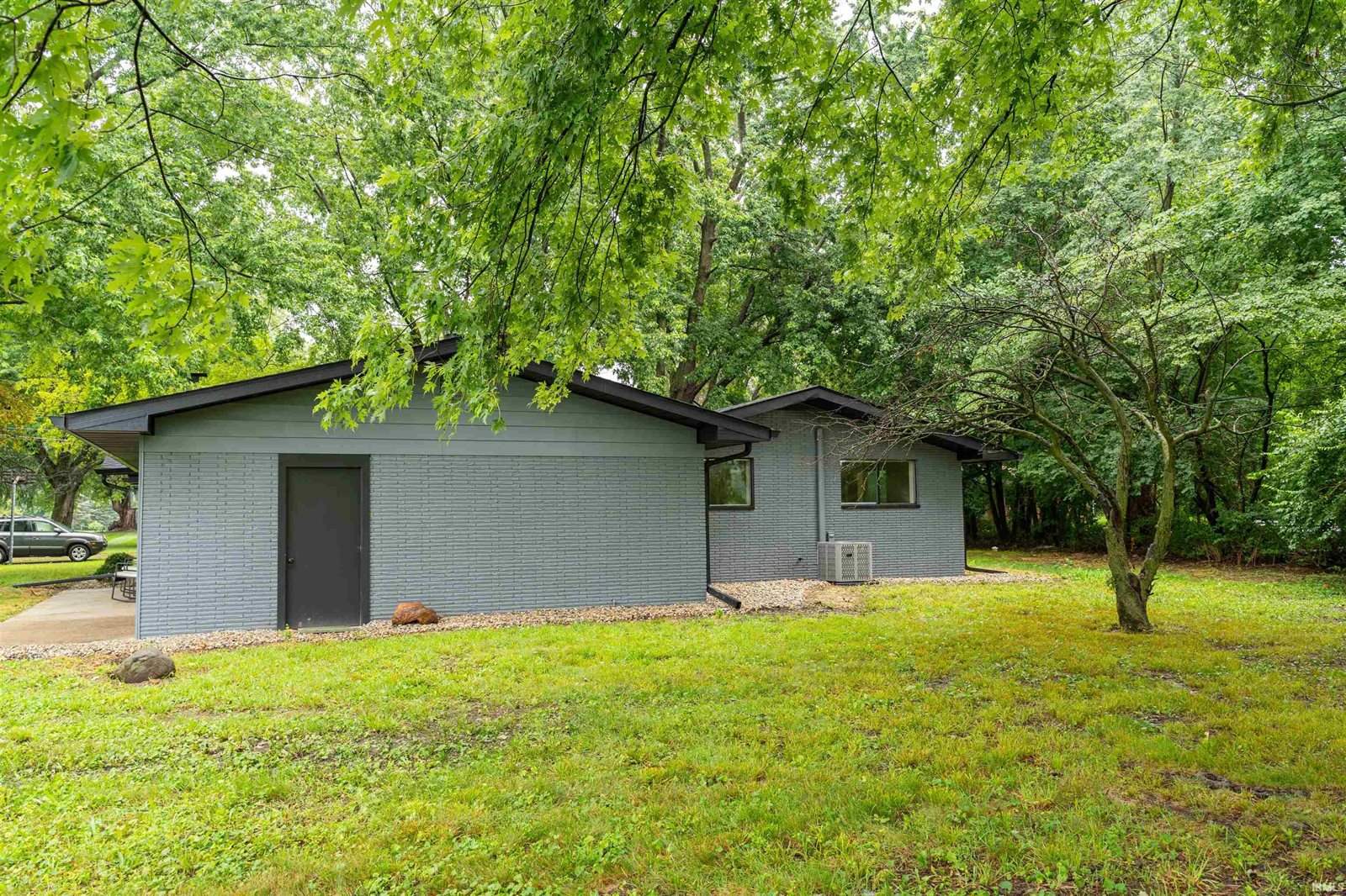 2312 N 200 E, Anderson, IN 46012