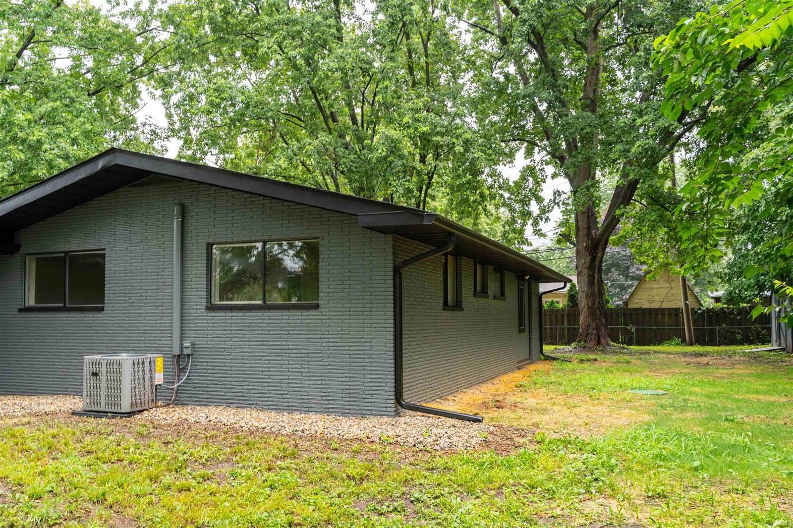 2312 N 200 E, Anderson, IN 46012