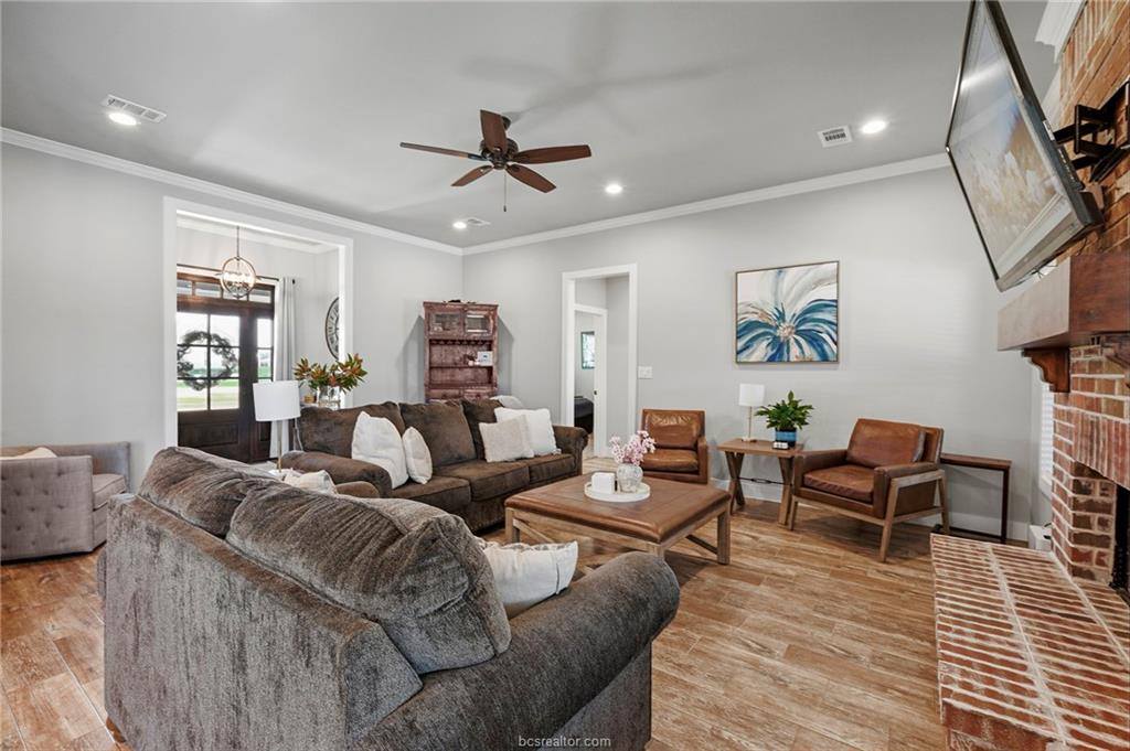 831 Mimosa Lane, Franklin, TX 77856