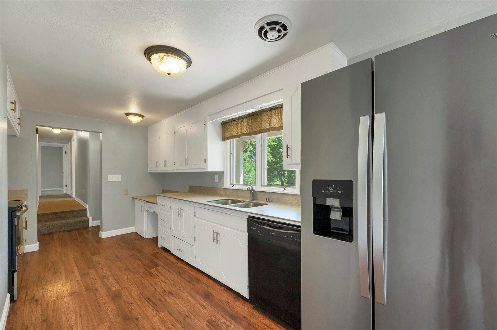 2730 Oakwood Drive, Green Bay, WI 54304