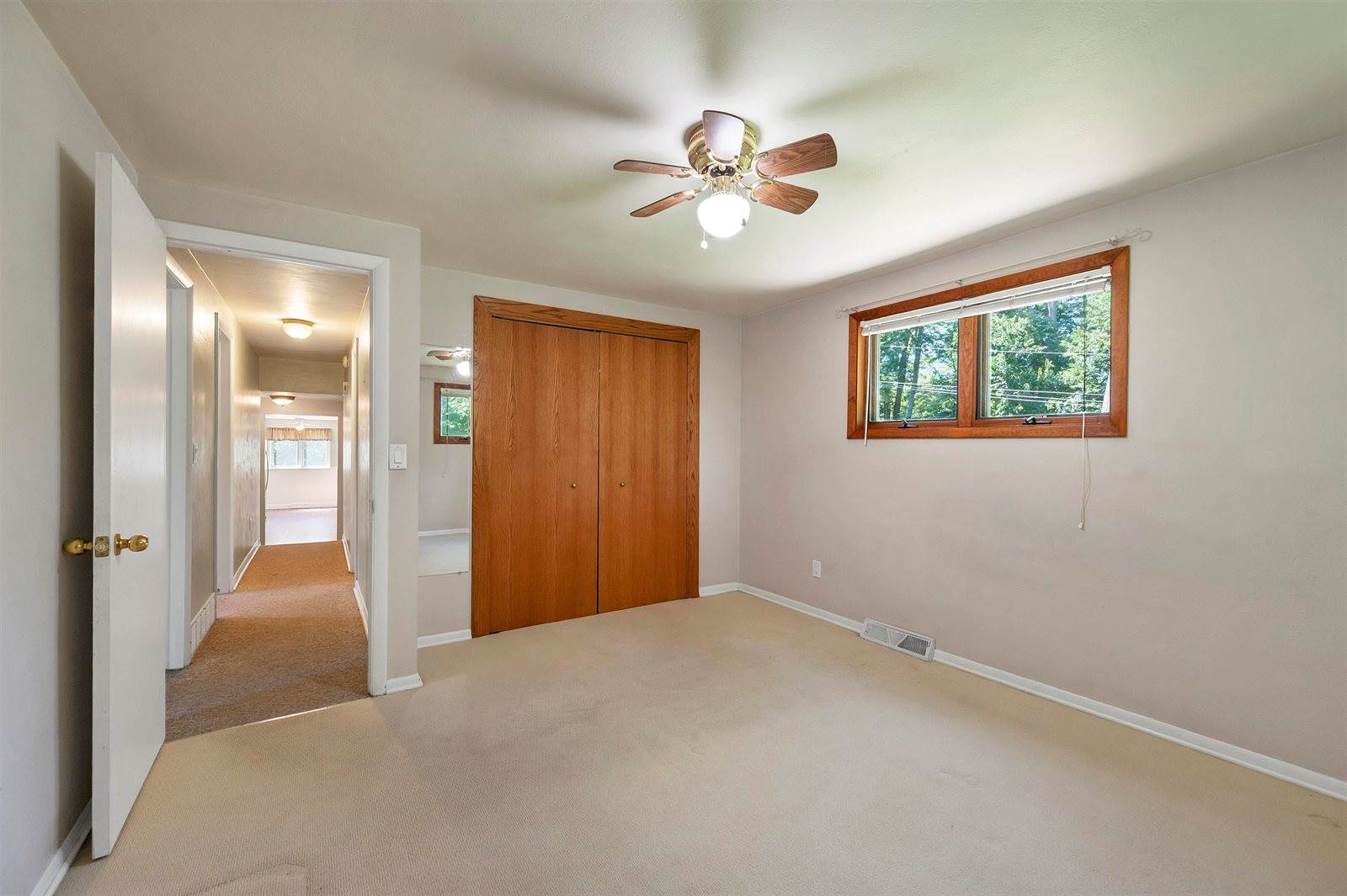 2730 Oakwood Drive, Green Bay, WI 54304