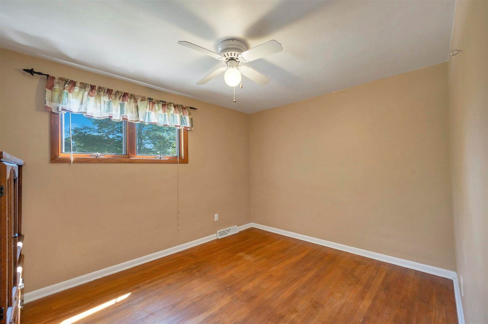 2730 Oakwood Drive, Green Bay, WI 54304