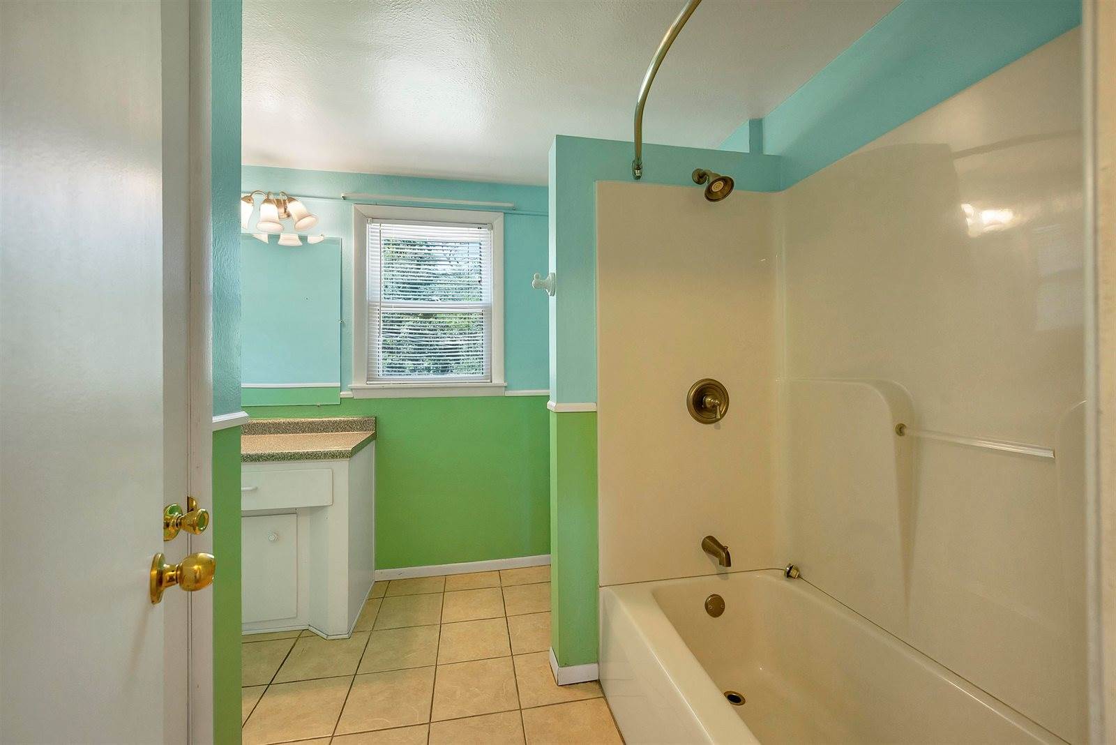 2730 Oakwood Drive, Green Bay, WI 54304