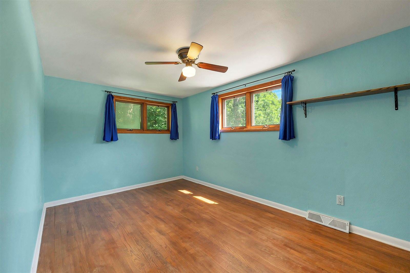2730 Oakwood Drive, Green Bay, WI 54304