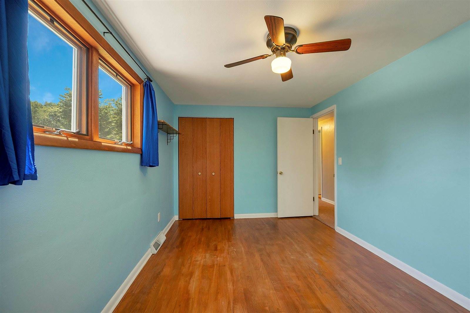 2730 Oakwood Drive, Green Bay, WI 54304