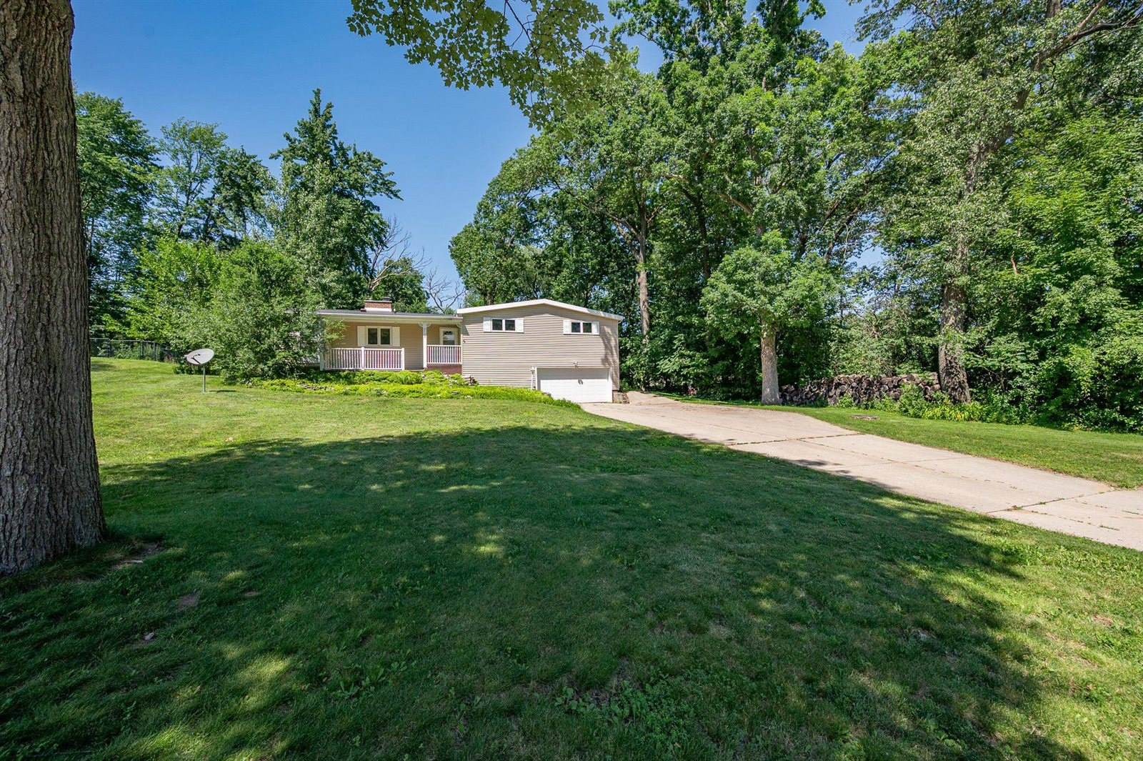 2730 Oakwood Drive, Green Bay, WI 54304