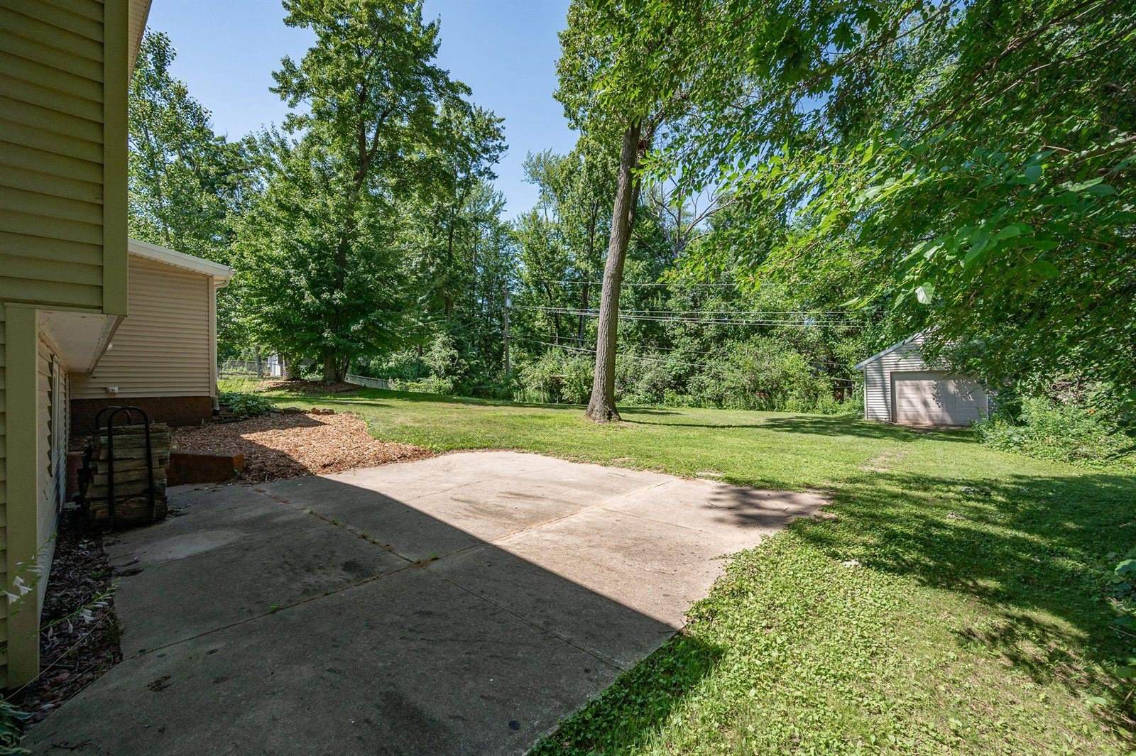 2730 Oakwood Drive, Green Bay, WI 54304