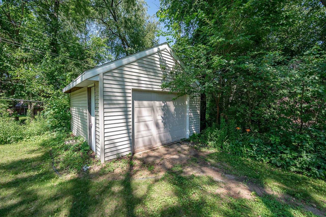 2730 Oakwood Drive, Green Bay, WI 54304