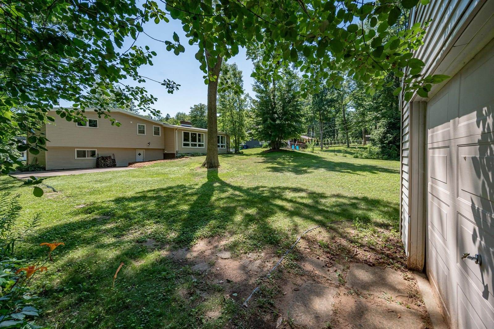 2730 Oakwood Drive, Green Bay, WI 54304