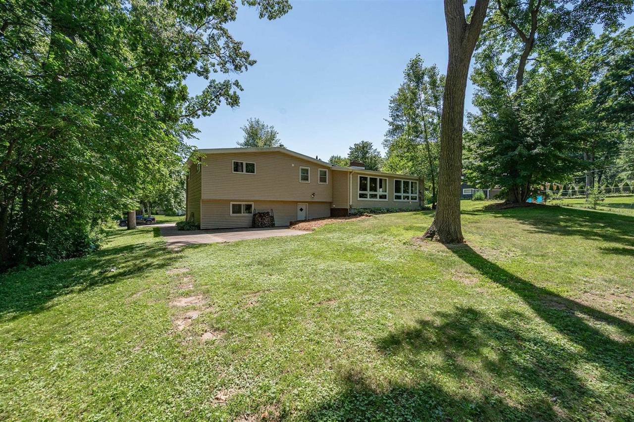 2730 Oakwood Drive, Green Bay, WI 54304