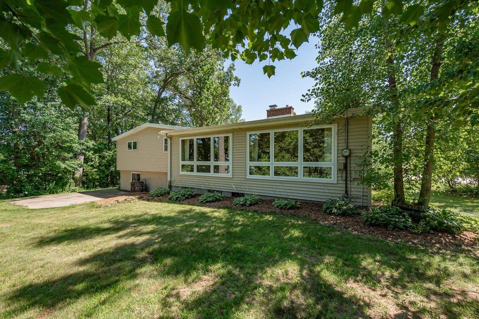 2730 Oakwood Drive, Green Bay, WI 54304