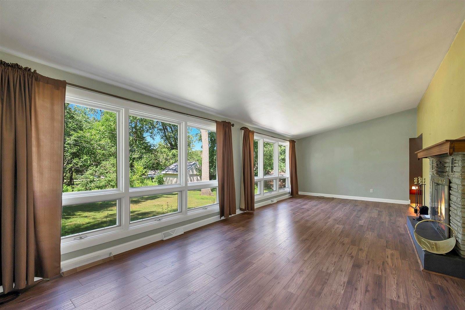 2730 Oakwood Drive, Green Bay, WI 54304
