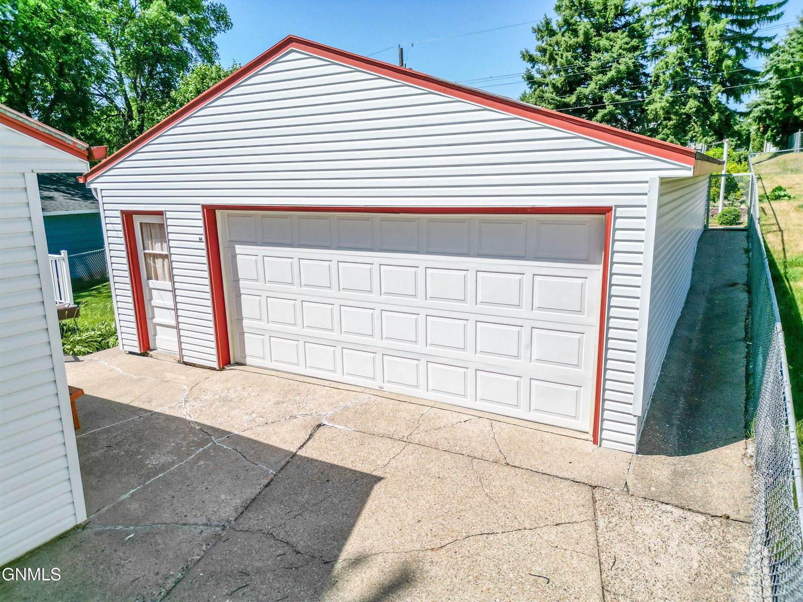 2124 D Avenue East, Bismarck, ND 58501