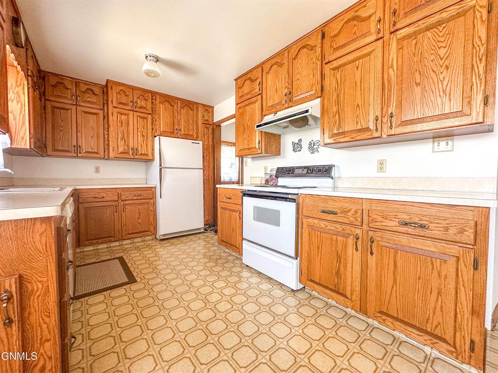 2124 D Avenue East, Bismarck, ND 58501