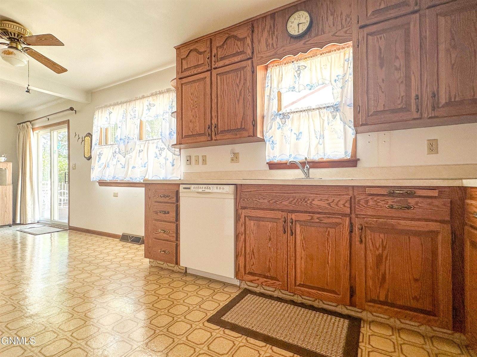 2124 D Avenue East, Bismarck, ND 58501
