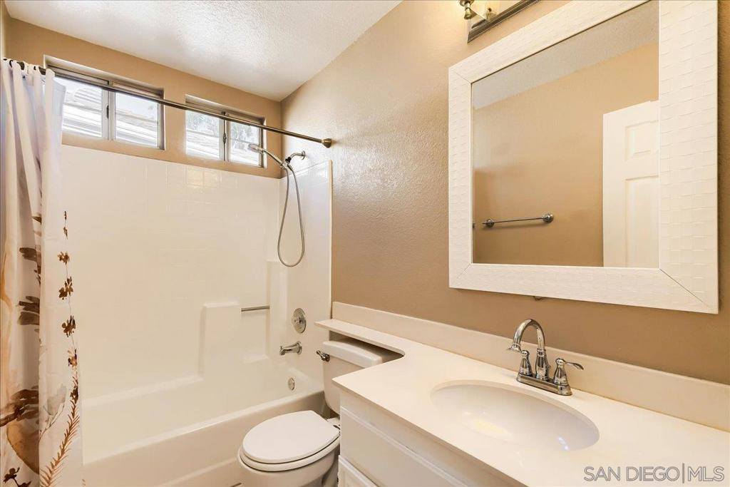 13801 Pinkard Way, El Cajon, CA 92021
