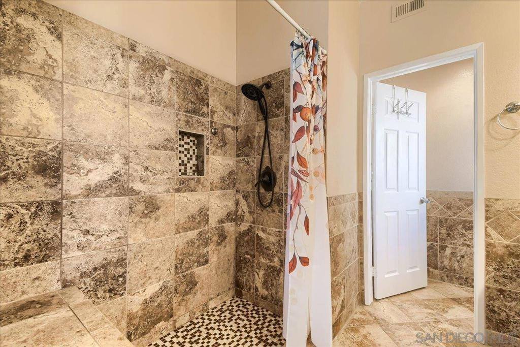 13801 Pinkard Way, El Cajon, CA 92021