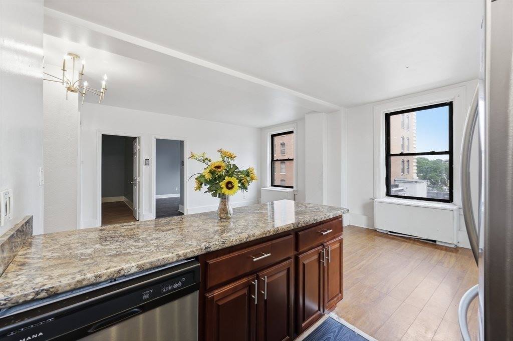 140 Chestnut St, Springfield, MA 01103