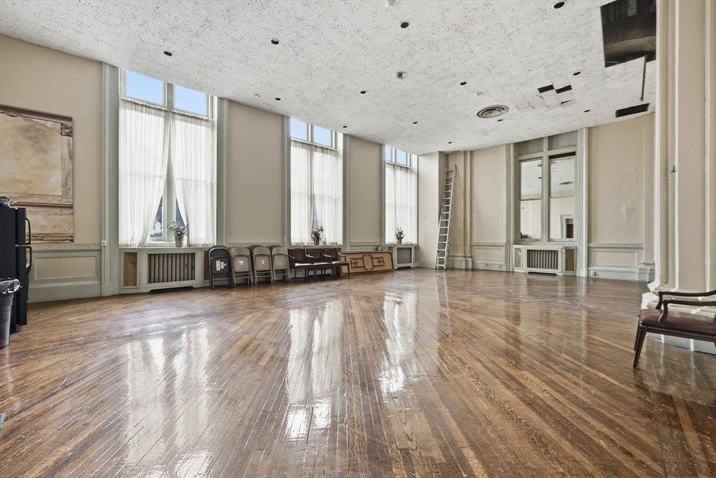 140 Chestnut St, Springfield, MA 01103
