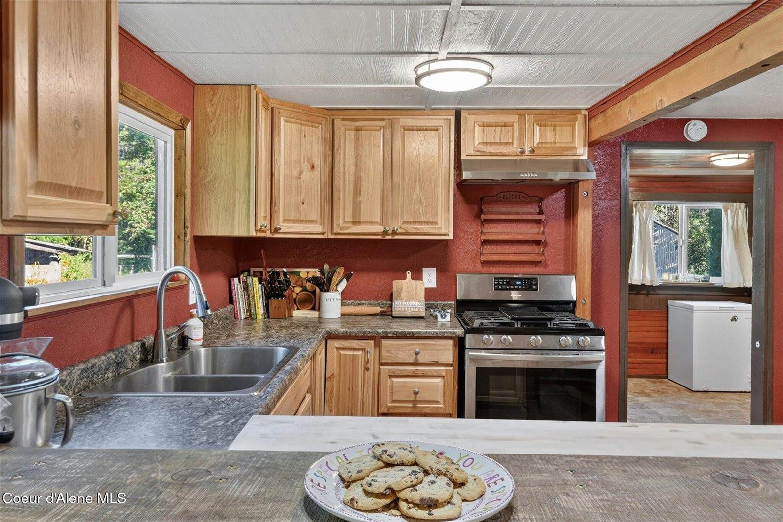 491 Pine View Ln, Spirit Lake, ID 83869