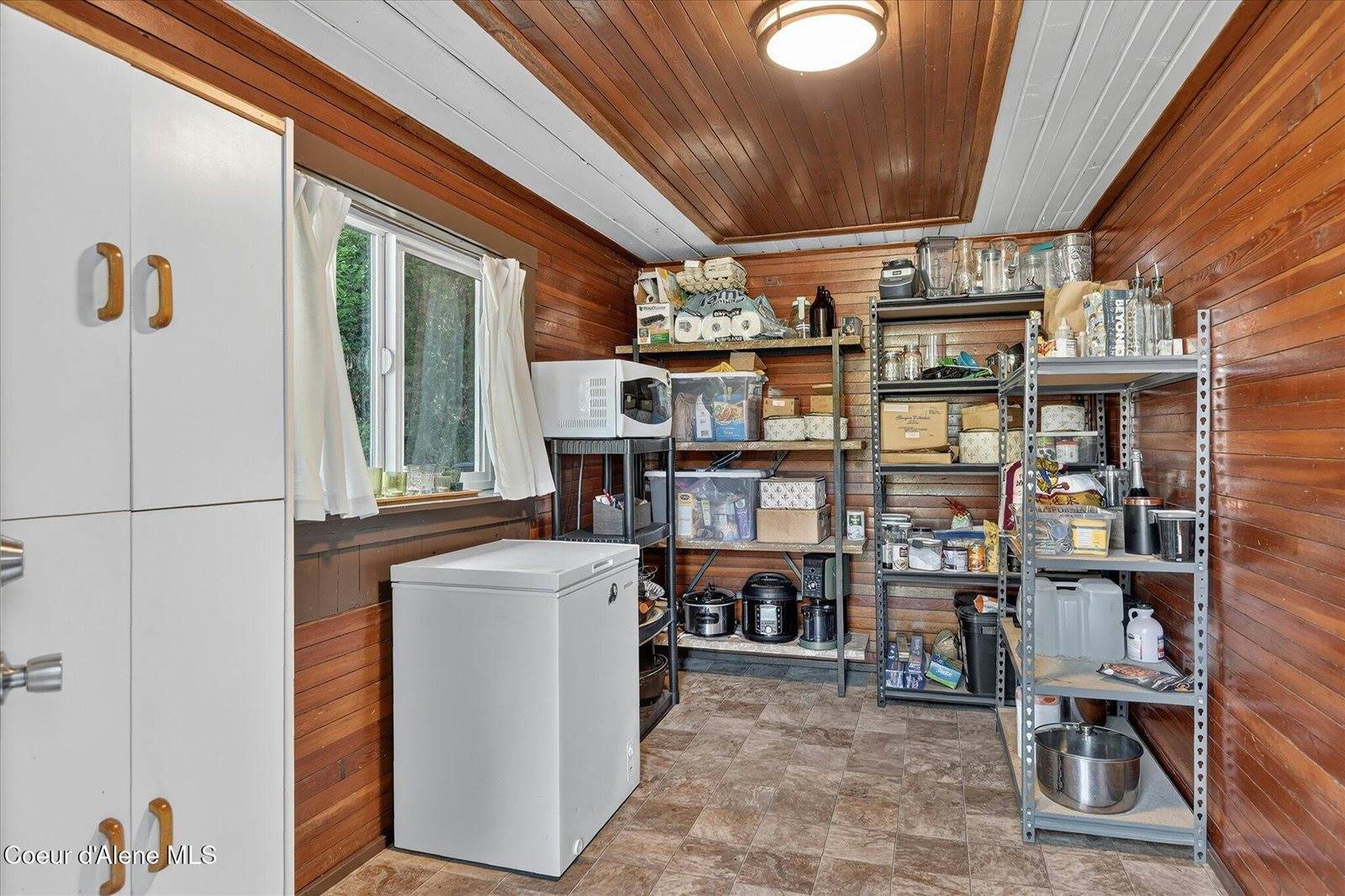 491 Pine View Ln, Spirit Lake, ID 83869