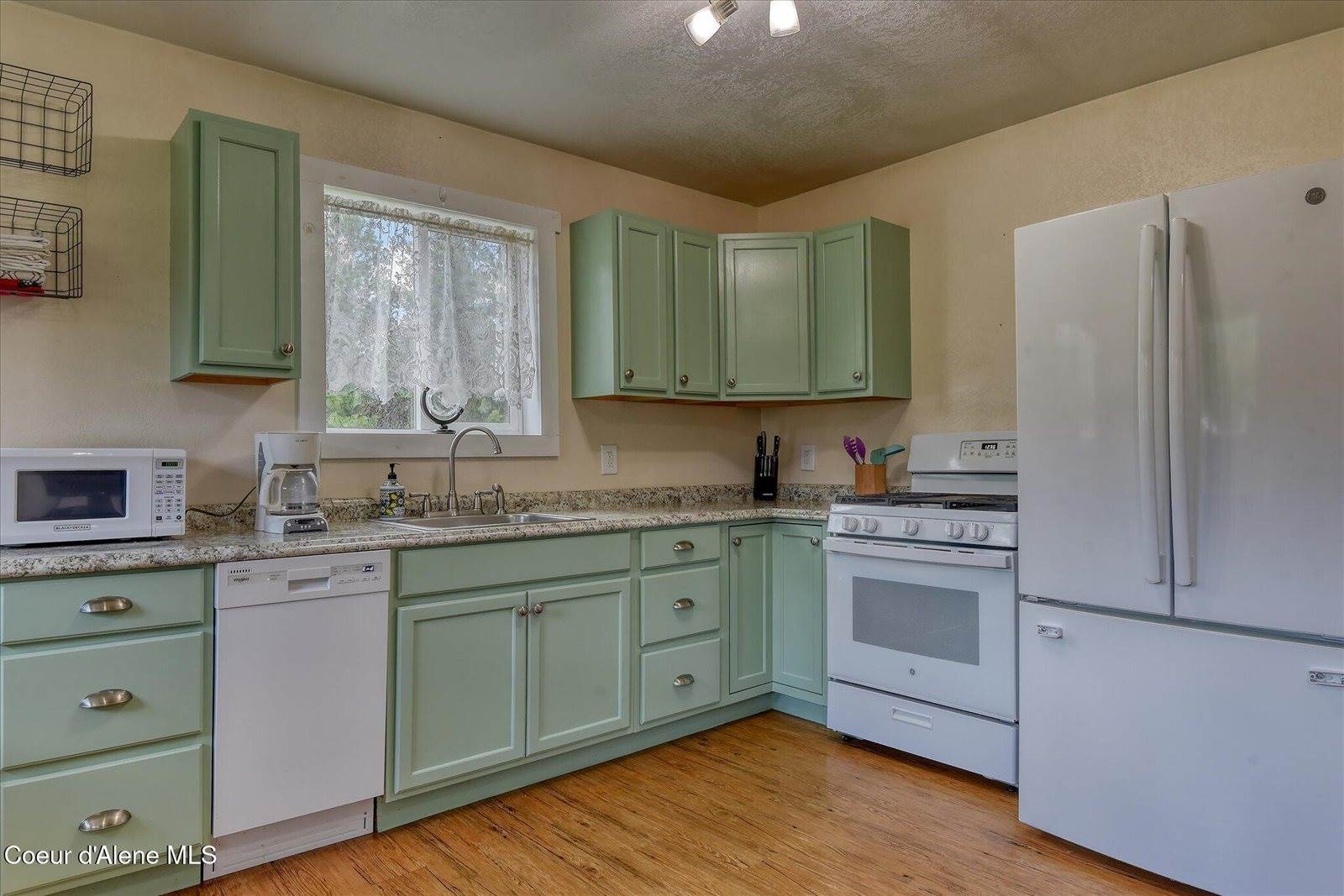 491 Pine View Ln, Spirit Lake, ID 83869