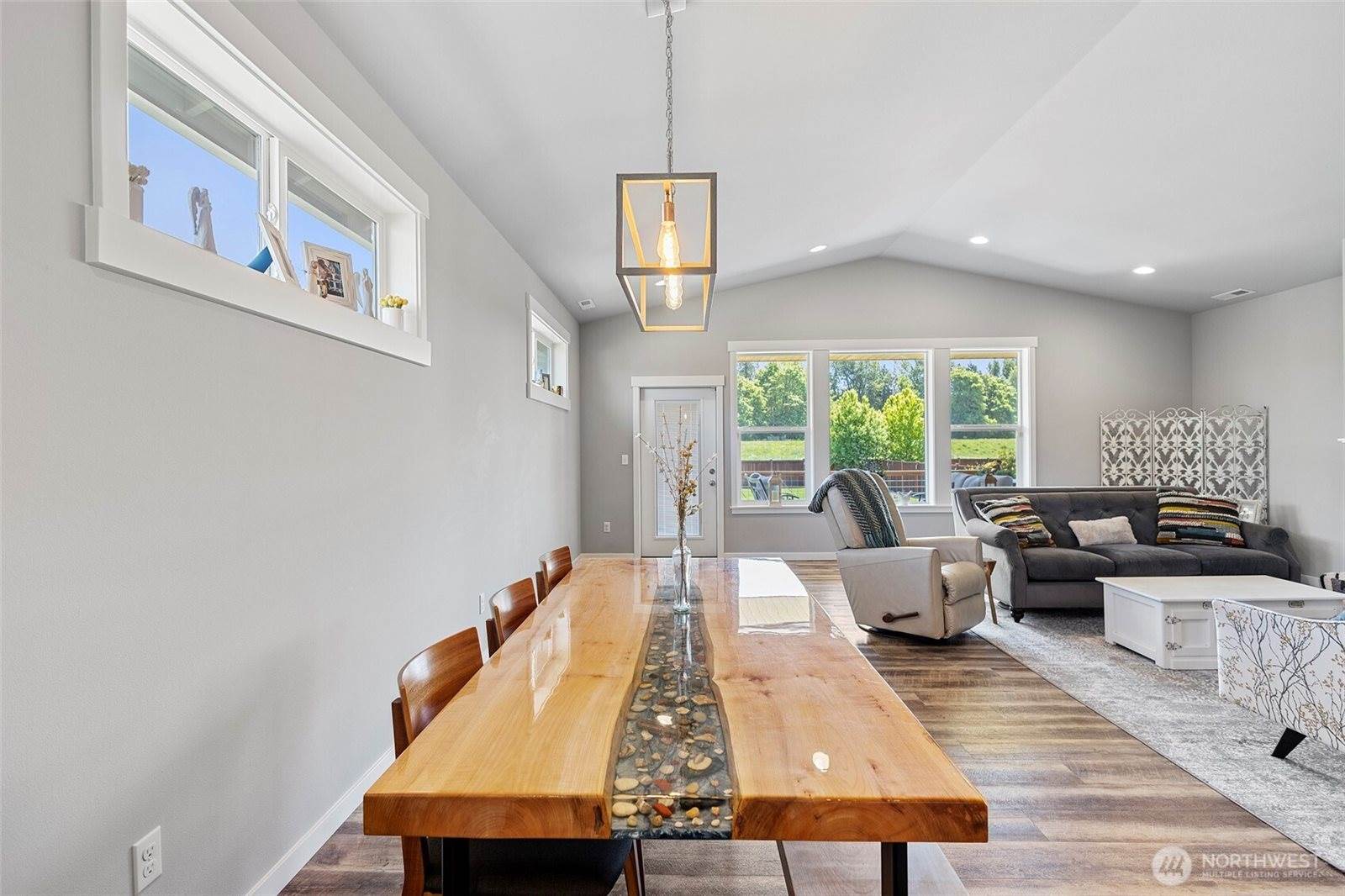 1720 River Walk Lane, Burlington, WA 98233