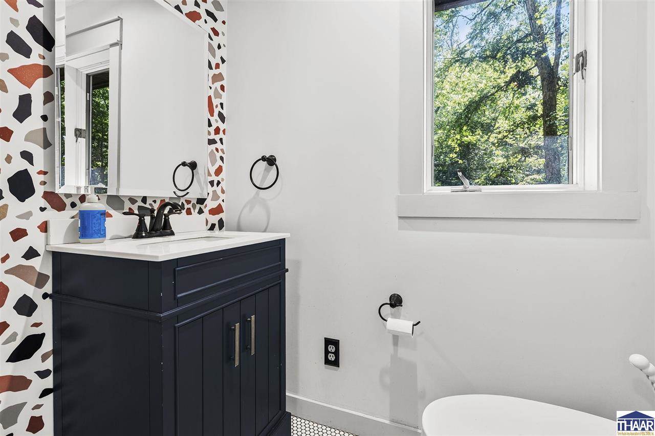 200 West Sweetbriar Woods, West Terre Haute, IN 47885