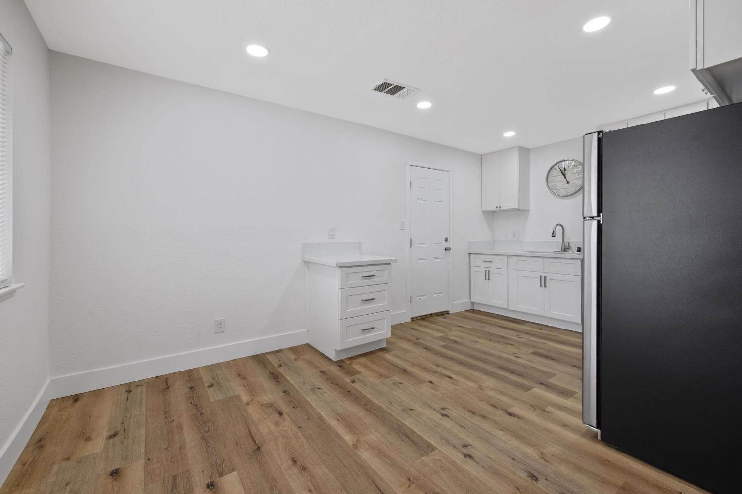 4222 West Victor Avenue, Visalia, CA 93277