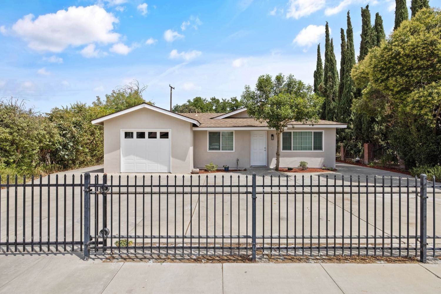 4222 West Victor Avenue, Visalia, CA 93277