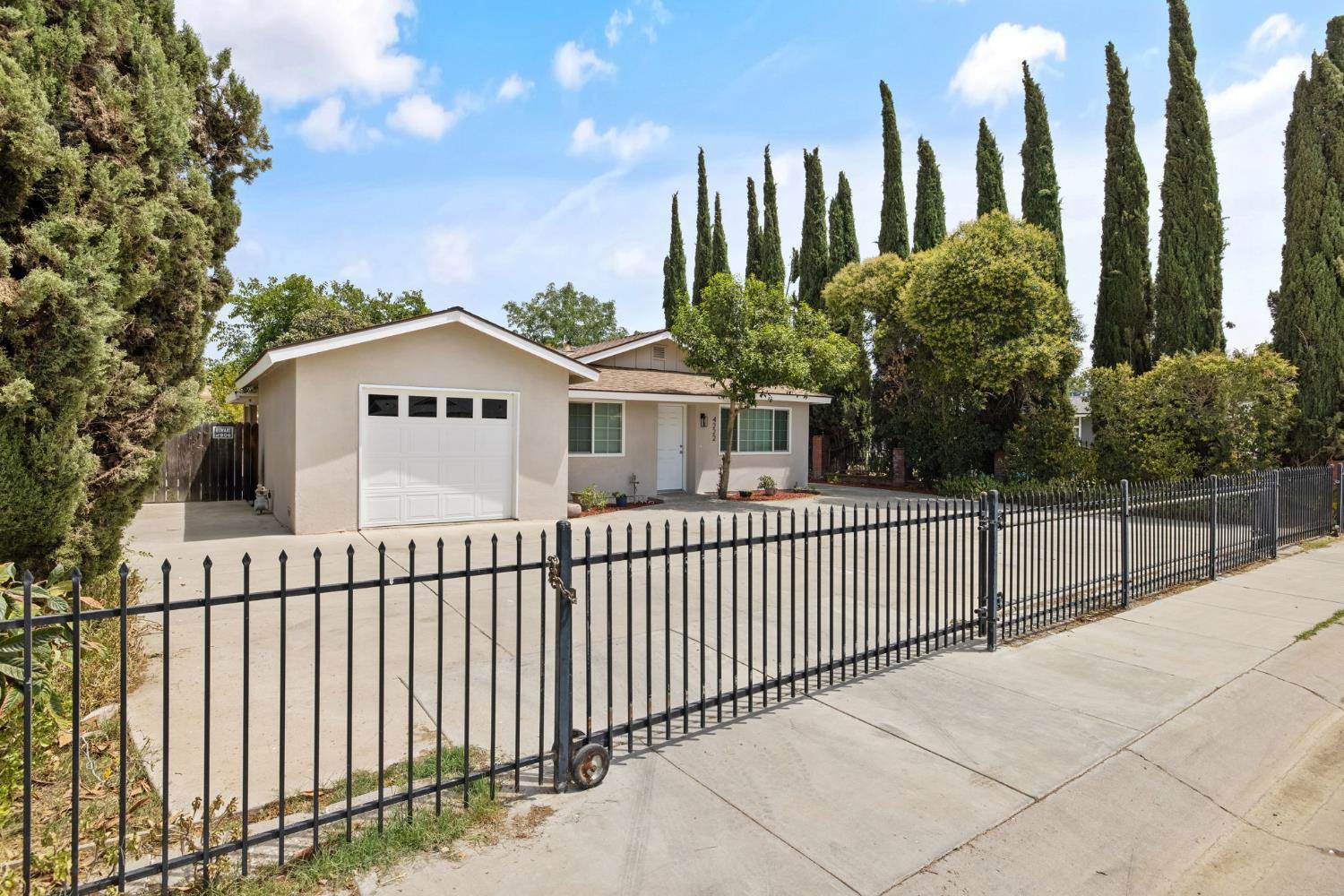 4222 West Victor Avenue, Visalia, CA 93277