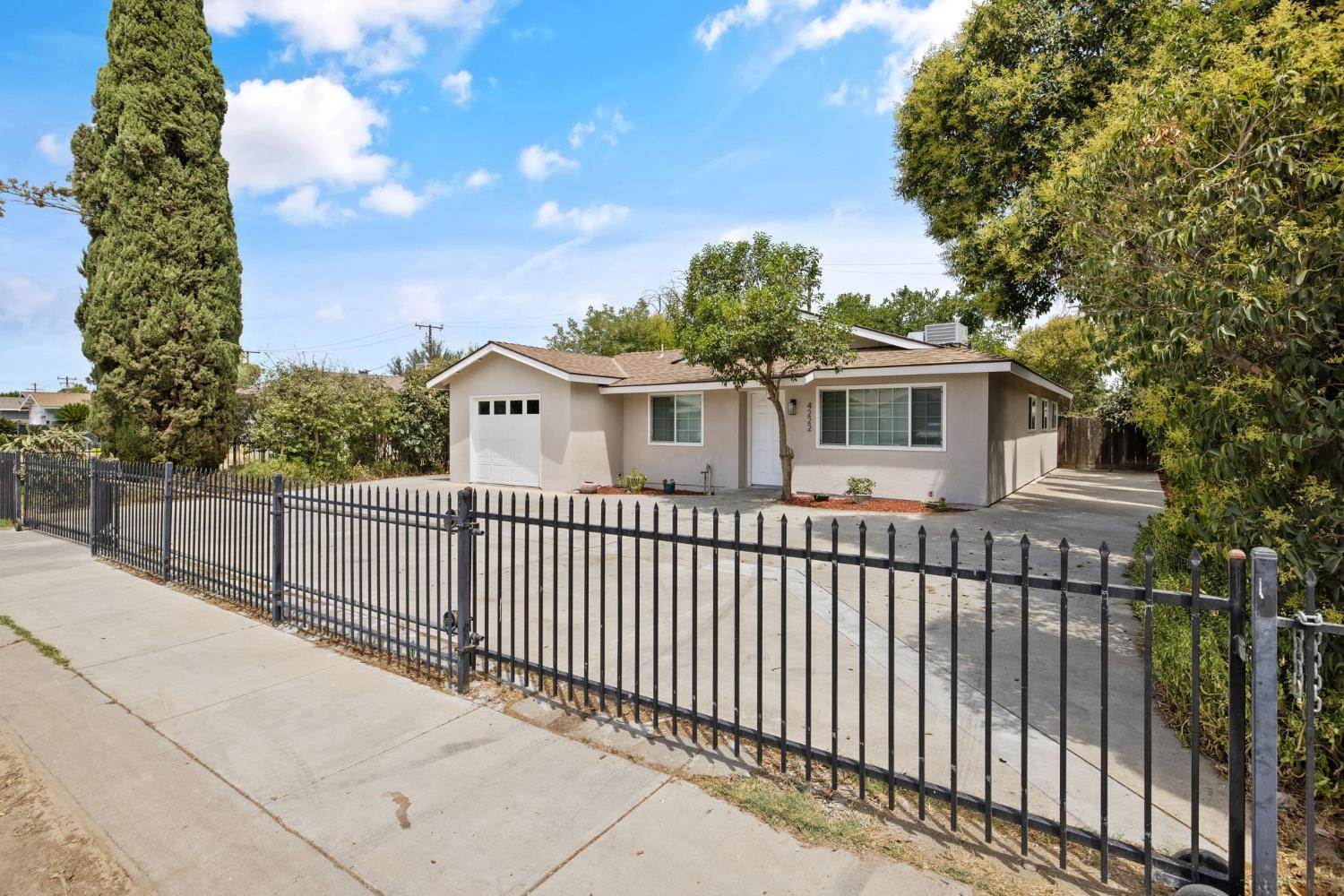 4222 West Victor Avenue, Visalia, CA 93277