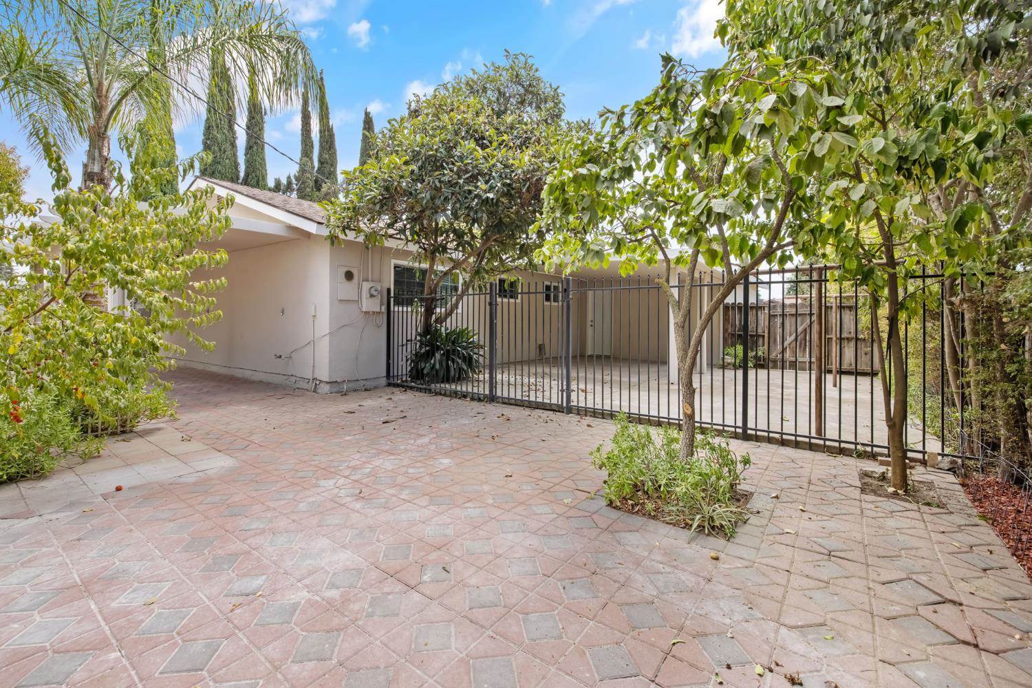 4222 West Victor Avenue, Visalia, CA 93277